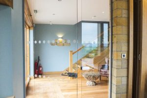 10, Full height frameless glass door with 2 rows of manifestation dots