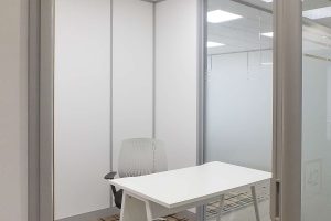 Practical and visual glass office