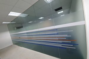 Single glazed frameless glass office wall